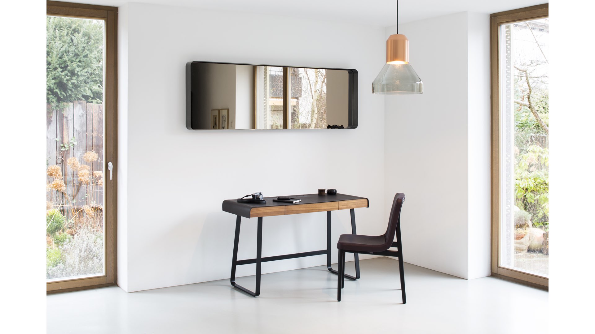 classicon-hassos-cypris-mirror-pegasus-home-desk-sedan-chair-bell-light-ambiente